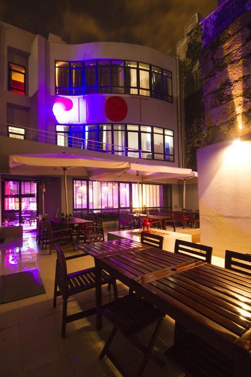 Pilot Design Hostel & Bar Porto Bilik gambar