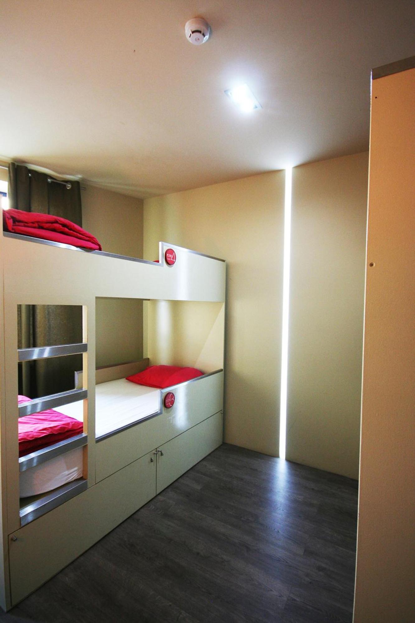Pilot Design Hostel & Bar Porto Bilik gambar
